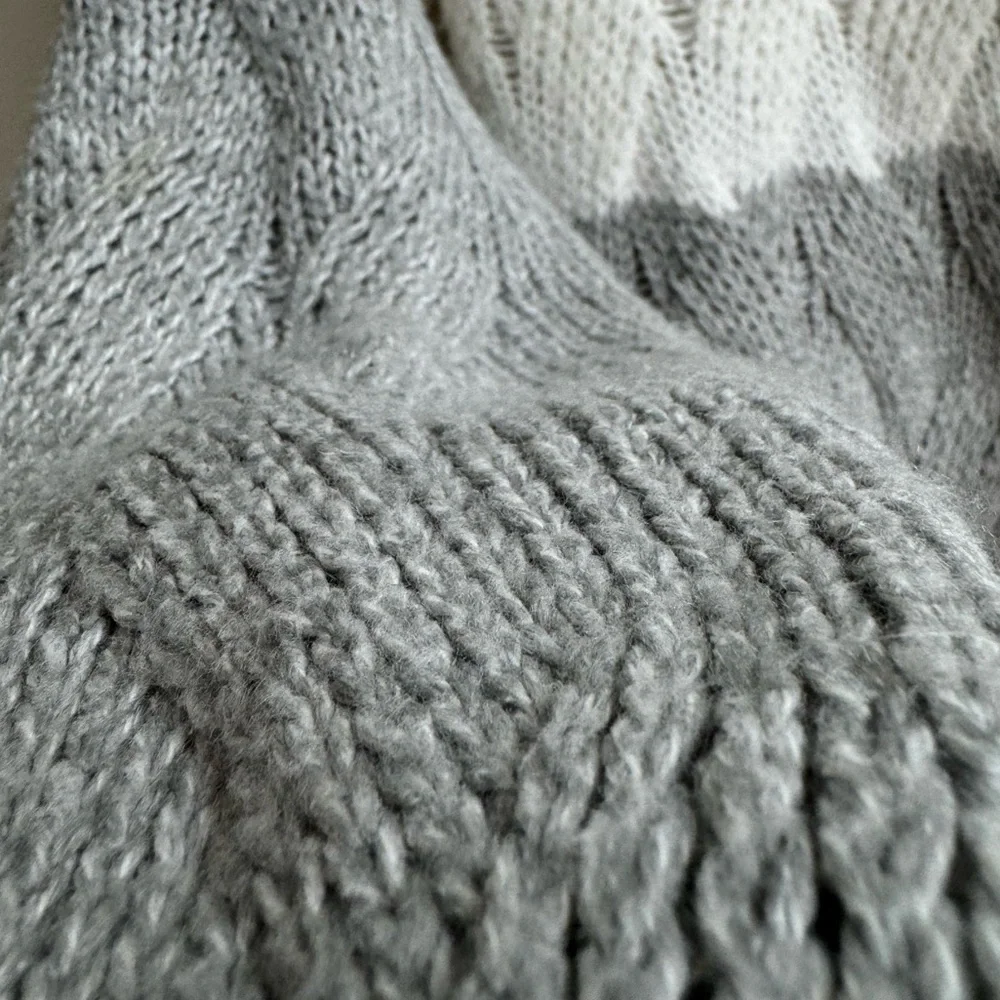 A. New. Day. Cable Knit Sweater Block Coloring White Grey Crew Neck Size Medium - Picture 5 of 9